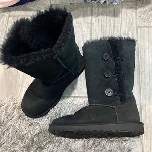UGG girls size 3 tall Boots with buttons